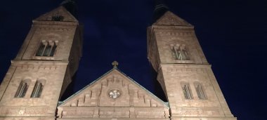 Basilika mit neuer Beleuchtung