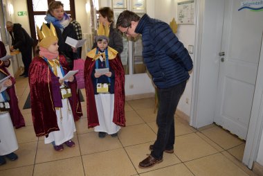 Die Sternsinger erzählen von Kinderrechten und von Kinderschicksalen