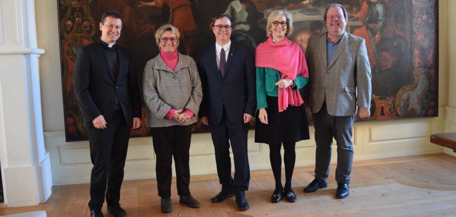 von links nach rechts: Pfarrer Selzer, Staatsministerin a.D. Hentzler, Bürgermeister Dr. Bastian, Dr. Schefers, Kloster Lorsch