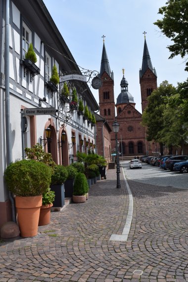 Klosterstuben mit Basilika