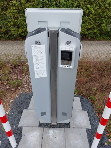 neue Ladesäule im Gewerbegebiet