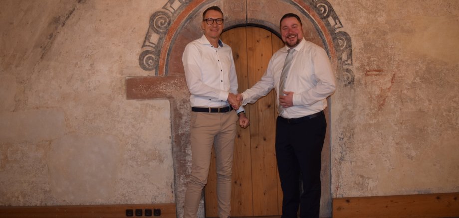 Thomas Lange mit Erstem Stadtrat Oliver Steidl im Romanischen Haus