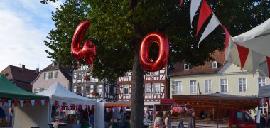 Ballons zu 40 Jahre Wochenmarkt