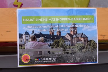 Babbelbank zum Heimat Shoppen 